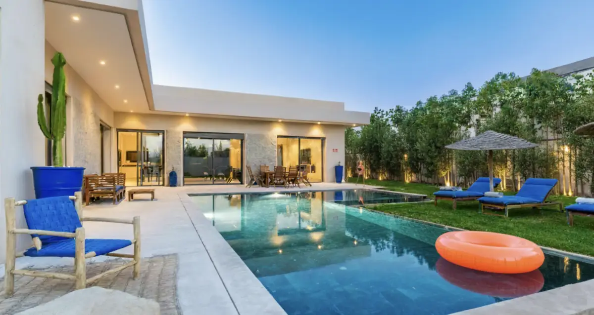 Villa Azur Marrakech — piscine chauffée avec vue sur le jardin privé